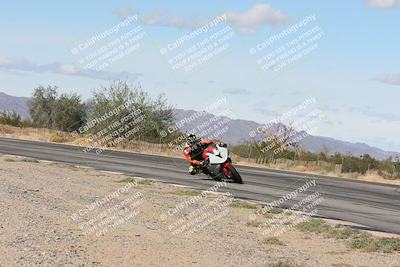 media/Nov-16-2025-Race Pace (Sun) [[8c5fa54630]]/Non Verified Riders (1st 20 Minutes)/3-Turn 3 Inside (11am)/